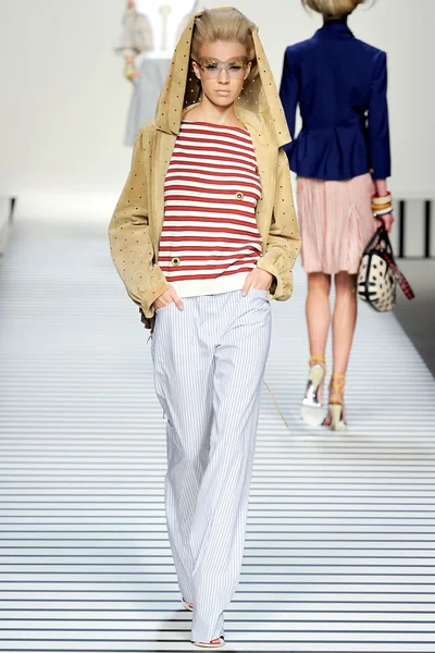 Look 28